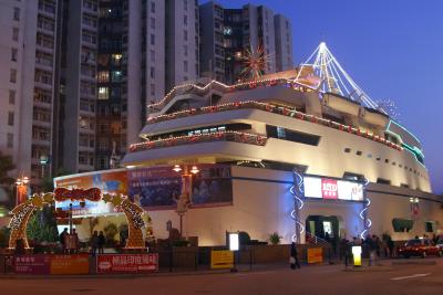 Boat shape arcade and restaurant