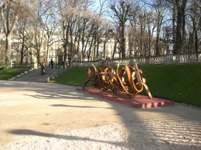 December 2002 - Luxembourg Garden - J.P. Rives's Sculpture ( French rugbyman) 75006