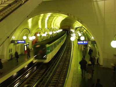 u23/sailsfast/medium/11571880.metro_train736.jpg