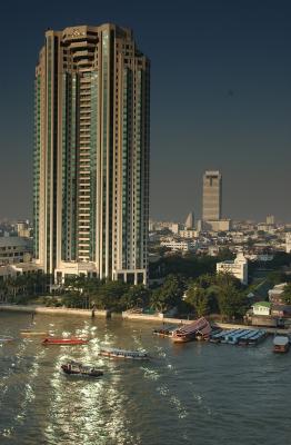 The Oriental's taller competitor across Chao Phraya