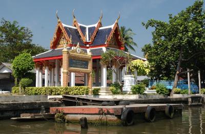 One of the temple along the Klong