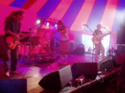 3 Daft Monkeys get the 2nd Stage crowd on their feet