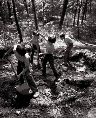 u23/vincebelford/medium/17064996.KidDigging4x4Net.jpg