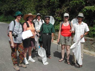 Team on road transect.jpg