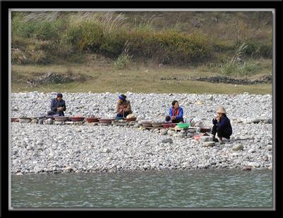 4 Women Washing