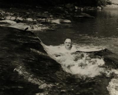 Leo,swimming.jpg