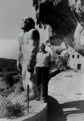 Dave,statue.jpg