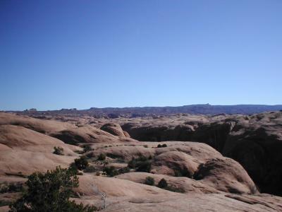 More large rock views along the trail