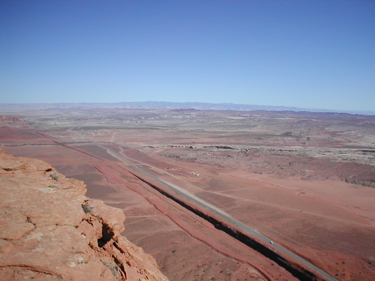Top of Metal Masher-small building in center of pict-start of ride