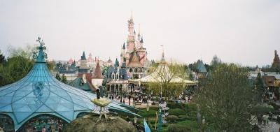 The castle peaked out from the middle of the park, which was enormous.  We covered the park in just over 1 day.
