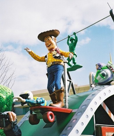 2 pictures taken during a parade at the Disney Studio Park.  Some Toy Story characters..  Dont you just love green army man??