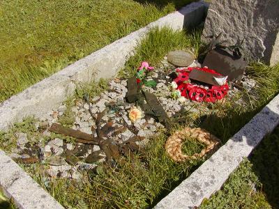 Martin's rope wreath memento at Shackleton's grave