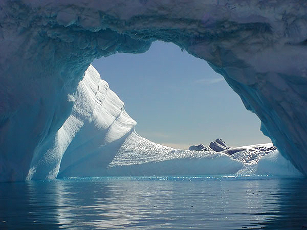 Iceberg archway