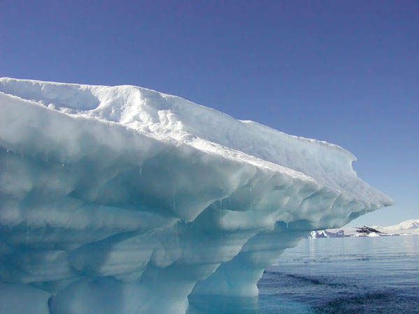 Iceberg overhang
