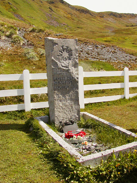 Shackletons grave at Grytviken