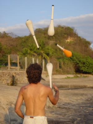 u24/liammu/medium/14237165.Juggler.jpg
