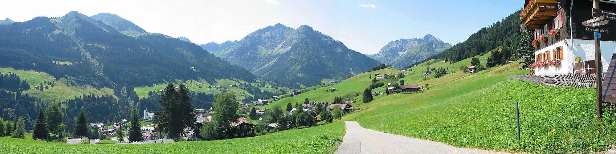 Kleinwalsertal - Blick auf Riezlern (22.7.2003)