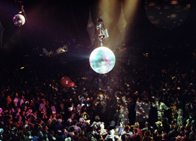 crowd and ball.jpg