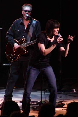 u24/rixpix/medium/14242703.chrissie_guitarist2_sm.jpg