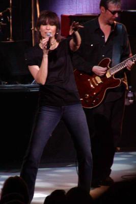 u24/rixpix/medium/14242704.chrissie_guitarist3_sm.jpg