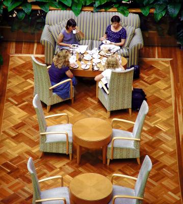 Wood,Fabric & Porcelainenoack