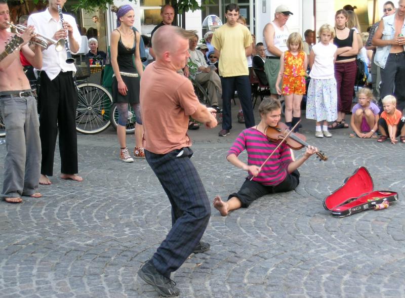 Copenhagen Street Performers (very flexible legs)