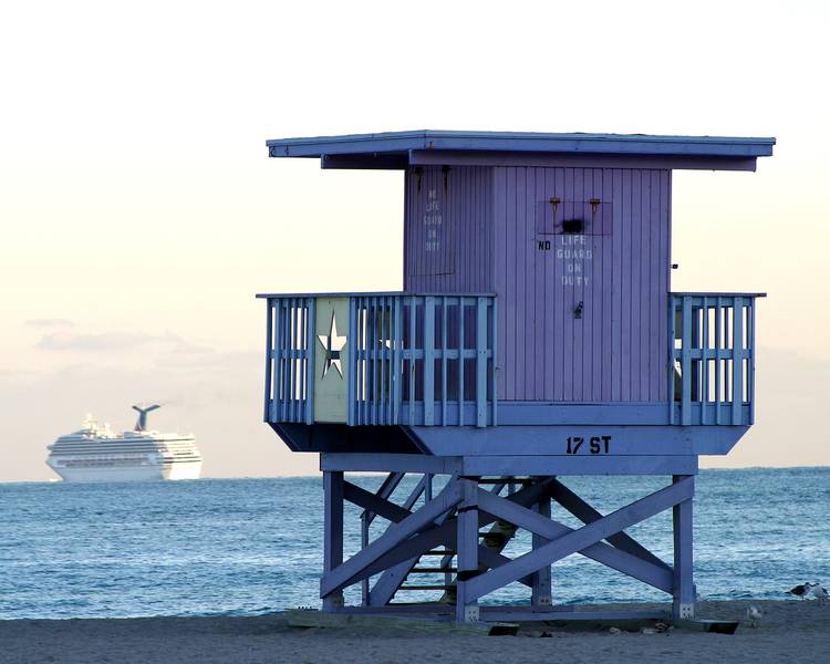 13 - Even the lifeguard stations are art deco