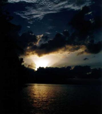 u24/waterhead/medium/15364451.LovinaSunsetLR.jpg