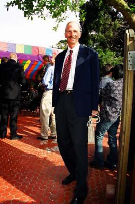 u24/waterhead/medium/15365186.Mr.SchultzallthewayfromThailand.jpg