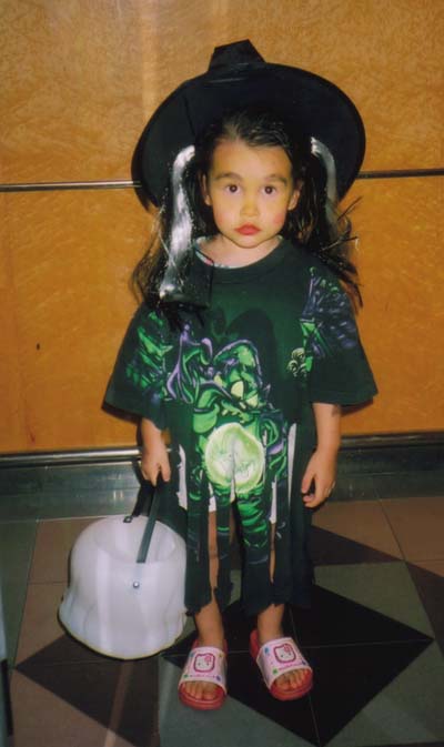 001031 the little witch on halloween.jpg