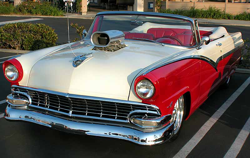 Larry Becks fine 1956 Ford Sunliner