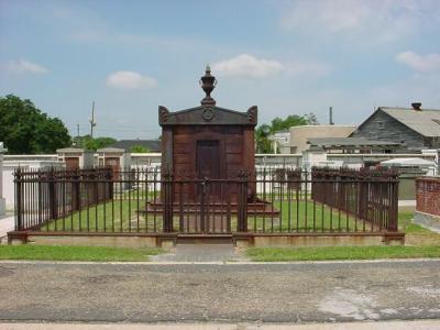 WroughtIronTomb.jpg