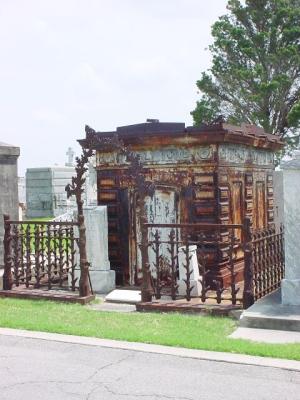 WroughtIronTomb2.jpg