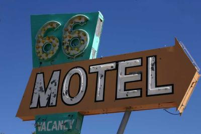 u25/bearpaw/medium/40791165.66motel.jpg