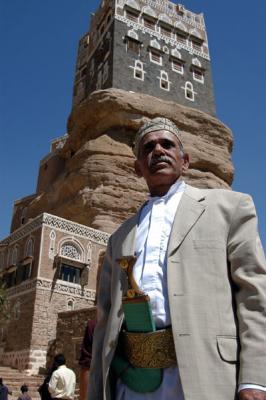 Yemeni man with the Dar al-Hajar