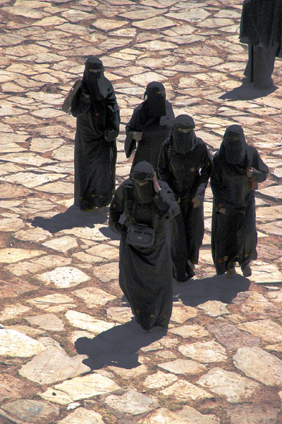 Women visiting Dar al-Hajar