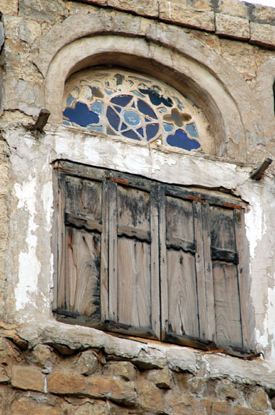 Takhrim window and shutters, Hababa