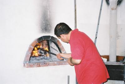 Cousin Antonello and the wood fire oven.  Mmmm, pizza....