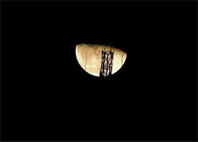 Moon tower