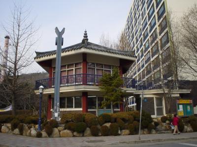 Sometimes Koreans forget they hate anything remotely Korean in architecture
