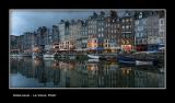 Le vieux port at dusk