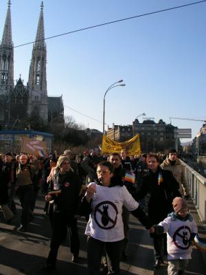 P3226028 marching by votivkirche