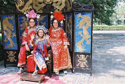 רותי נעמי ודרורה - בסין