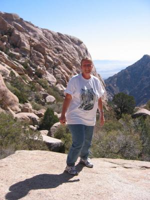 Suz in front of El Gran Trono Blanco and the desert