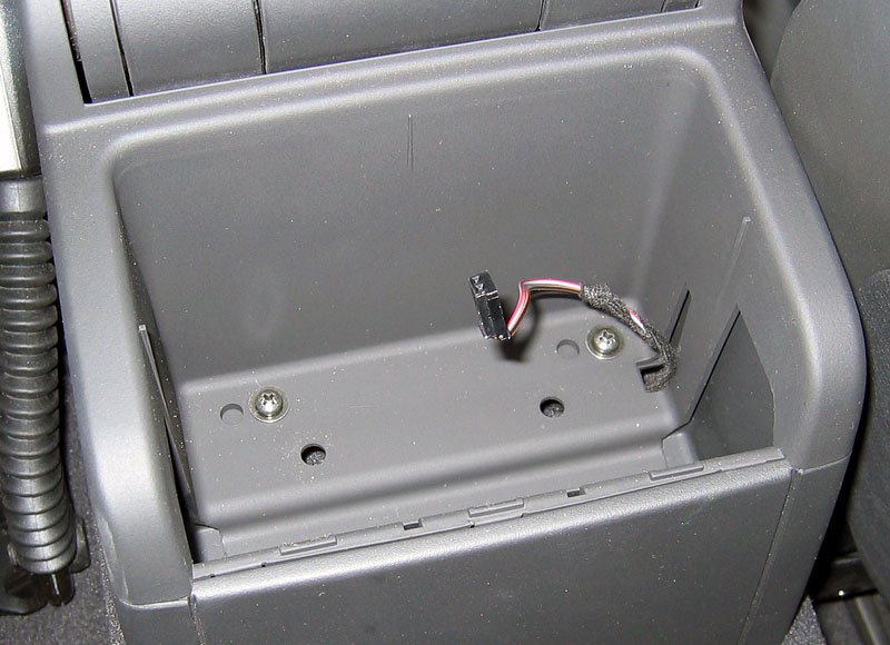 Unscrew 2 more screws, now you can lift the rear ashtray housing, set aside