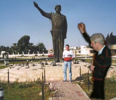 This is a very 'lousy' double of Saddam, learning how to rise his arm like Saddam is is/was(!) used to