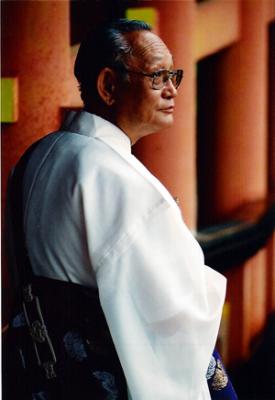 Bishop Fukuhara in Temple1.JPG