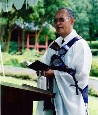 Bishop Fukuhara performing ceremony2.JPG