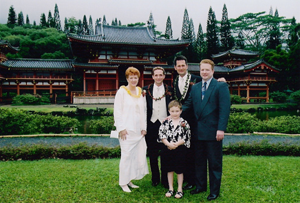 A and J with As brother Mike nephew Jace mom Sarah2.JPG