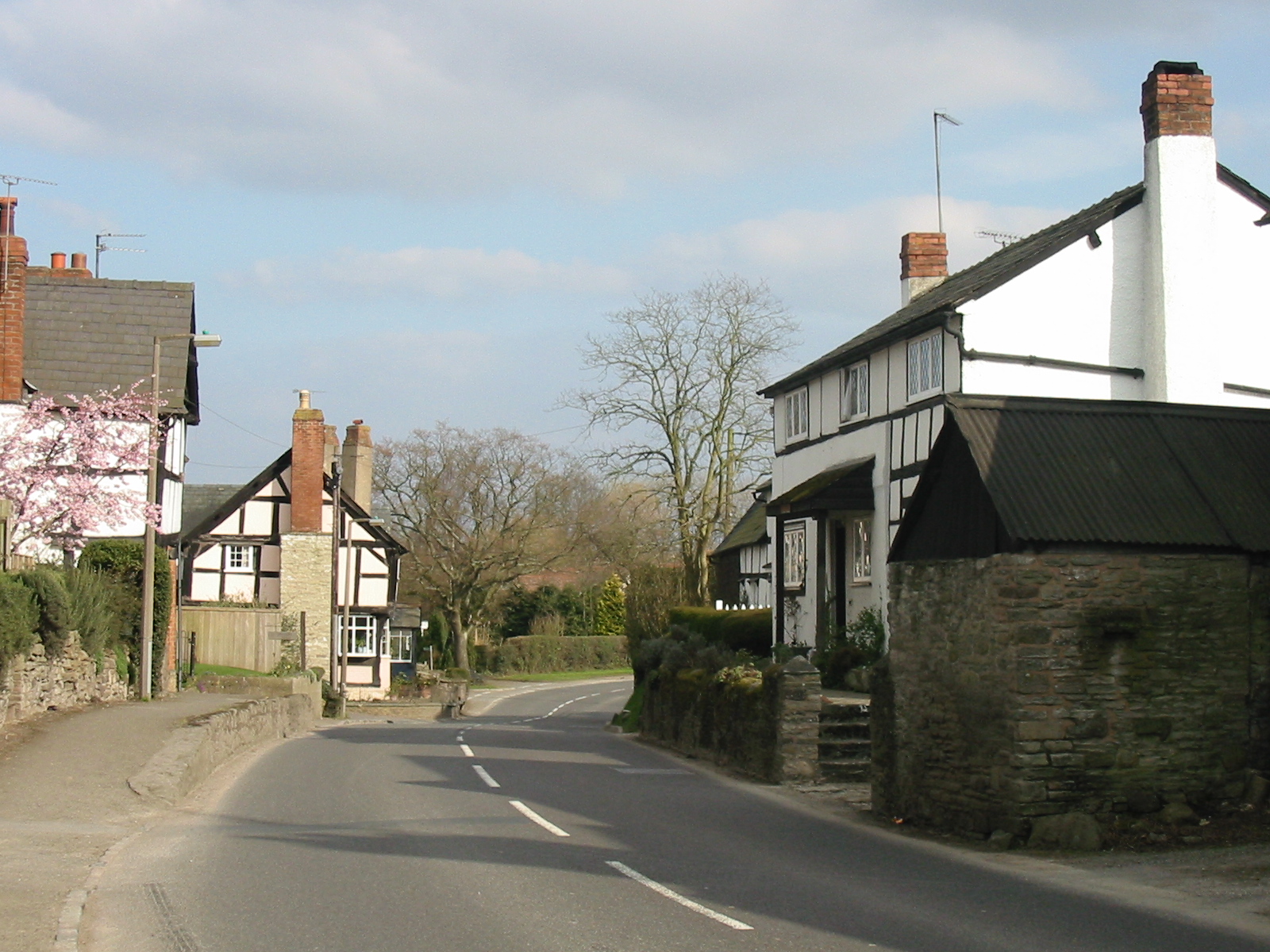 Pembridge High Street in the rush hour